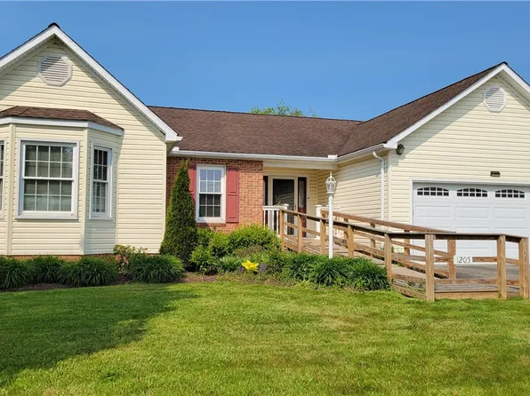 1205 Brierwood Dr, Somerset, PA 15501