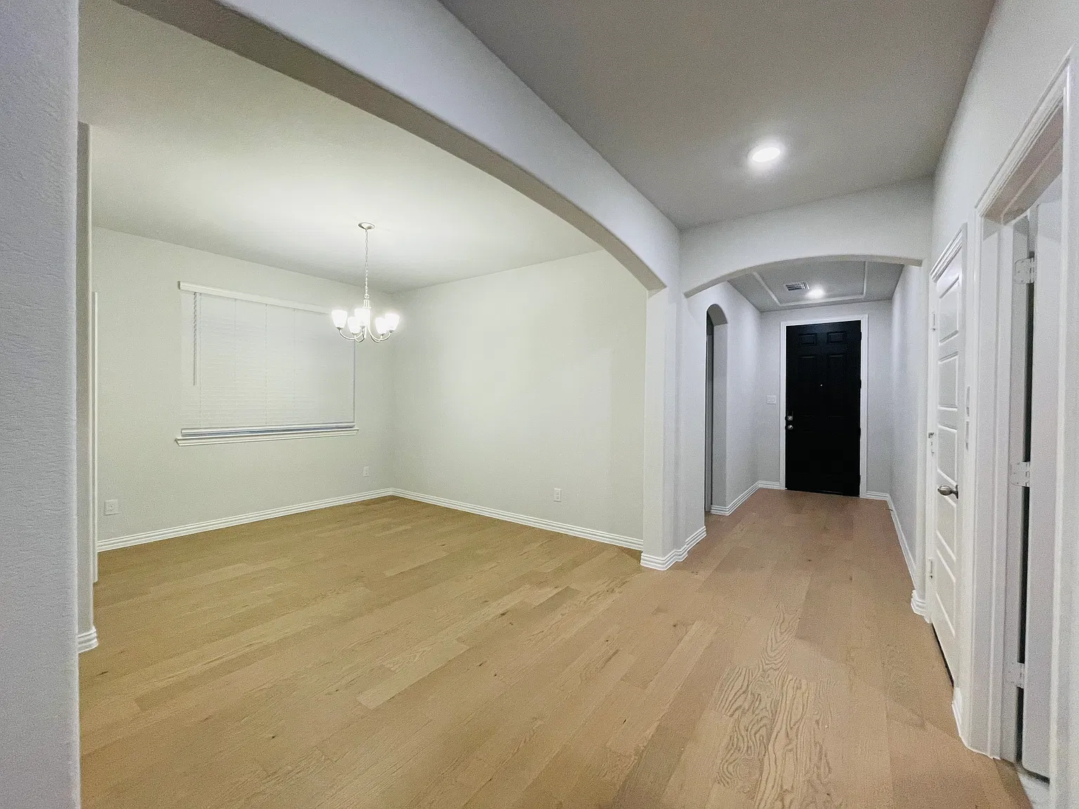 4 bed, 3200 sqft, $2,900 — Photo 3