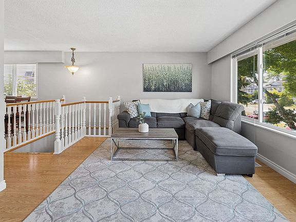 4th image of 3464 Vincent St