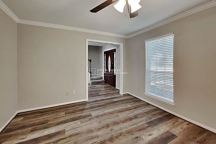 4 bed, 2.5 bath, 2371 sqft, $2,300 — Photo 4