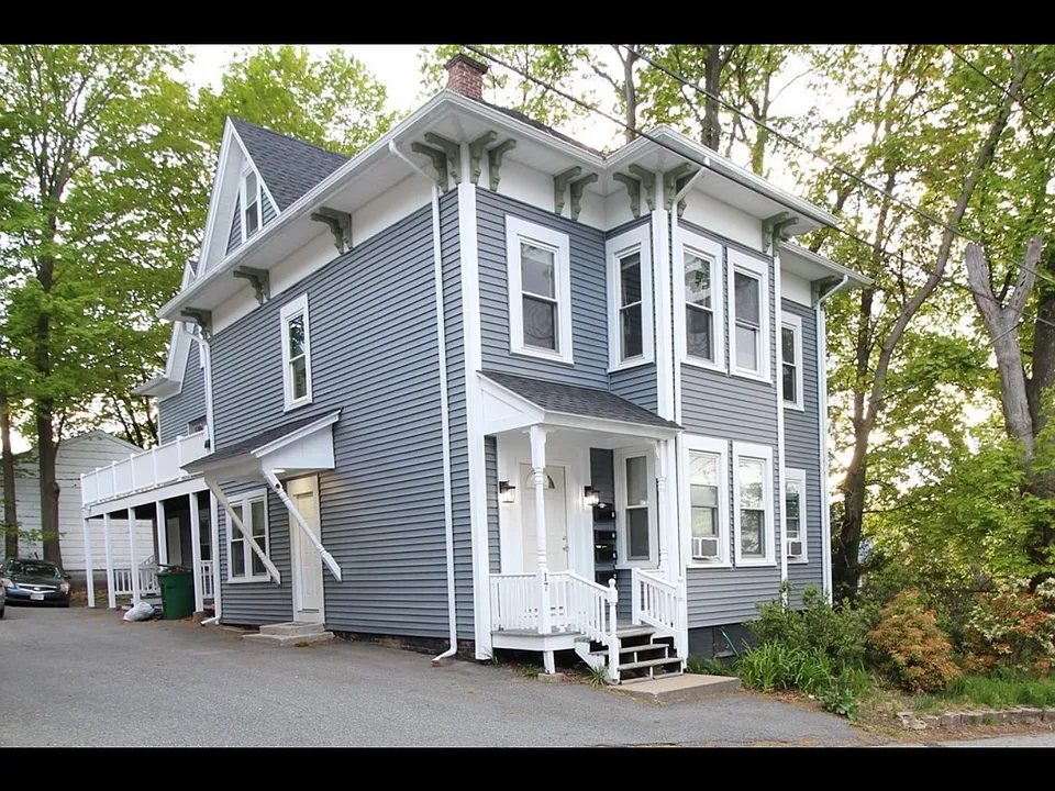 17 Oak Ct #4