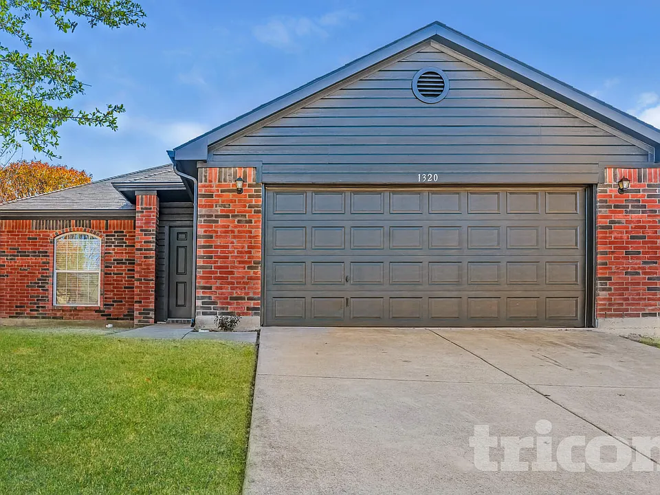 1320 Cleardale Dr