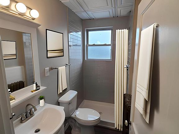4th image of 4828 Liberty Ave #21