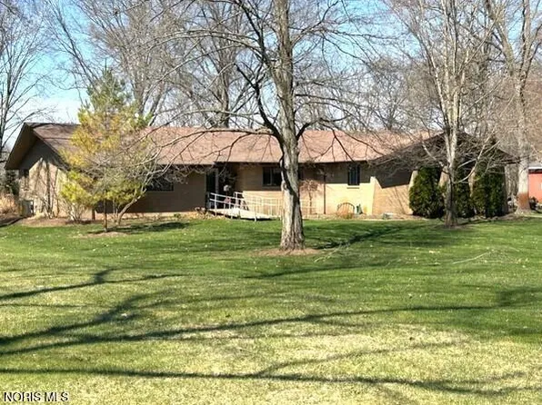 1005 Oak Park Dr, Toledo, OH 43617