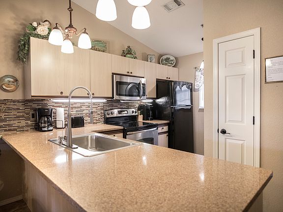 4th image of 32 Golfshores Dr APT 16