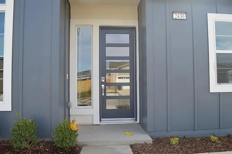 4 bed, 3.0 bath, 2376 sqft, $2,500 — Photo 3