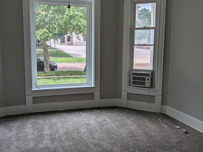 405 W White St — Photo 2