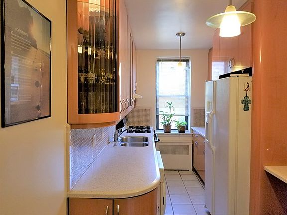 3rd image of 3535 Kings College Pl APT 6C