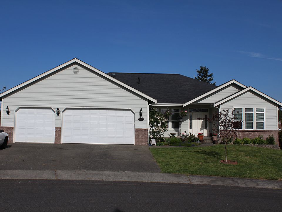 1st image of 165 Tamarack Ct N