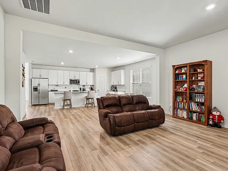 2439 Williams Ridge Dr — Photo 4