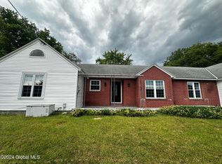 9 Arcadia Ct, Albany, NY 12205