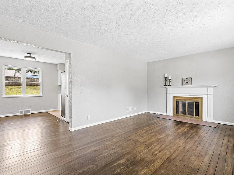 110 S Bromfield Rd — Photo 3