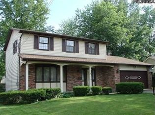 389 Briar Lake Dr, Elyria, OH
