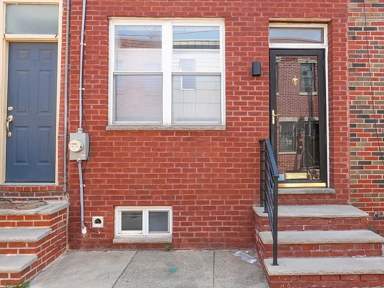 1631 S Clarion St — Photo 2