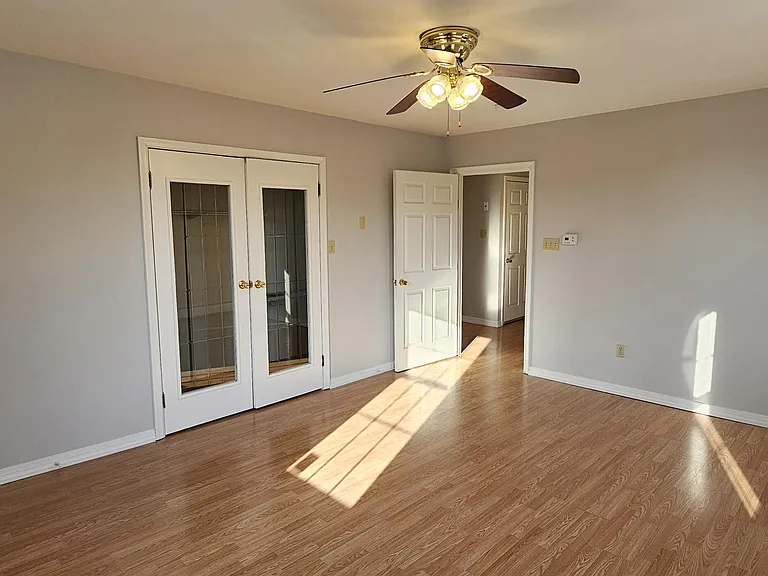 406 Main St — Photo 15