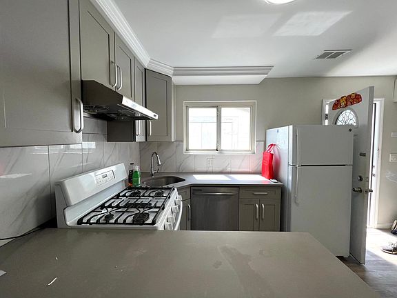 2nd image of 385 Gower St #1F