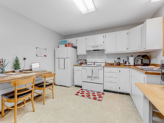 5th image of 415 Sharon Ave #724-A