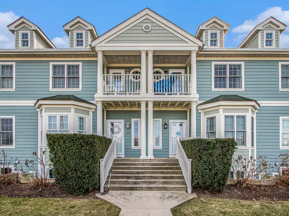 109 E Mechanic St, New Buffalo, MI 49117