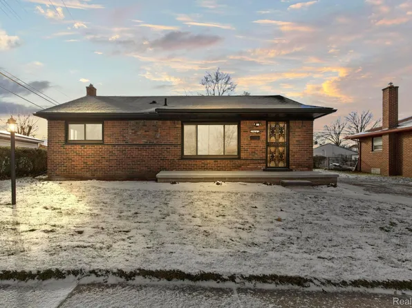 29441 Hanover Blvd, Westland, MI 48186