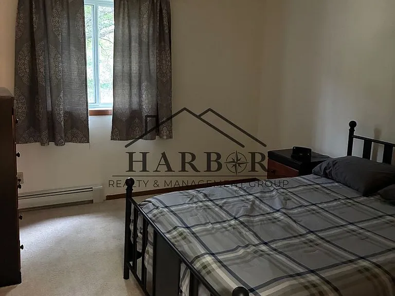 Valley View Apartments — Photo 32