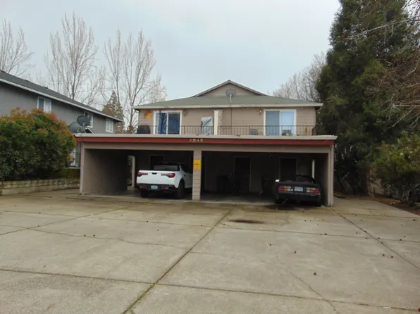 2042 Campus Dr APT 2, Medford, OR 97504