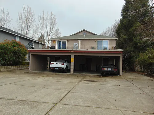 2042 Campus Dr #2 Photo 1