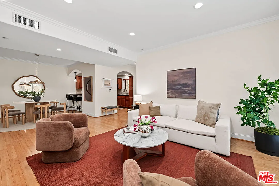 2 bed, 2.0 bath, 1358 sqft, $4,500 — Photo 4