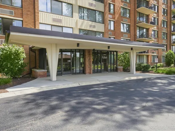 2000 Saint Regis Dr APT 6F, Lombard, IL 60148