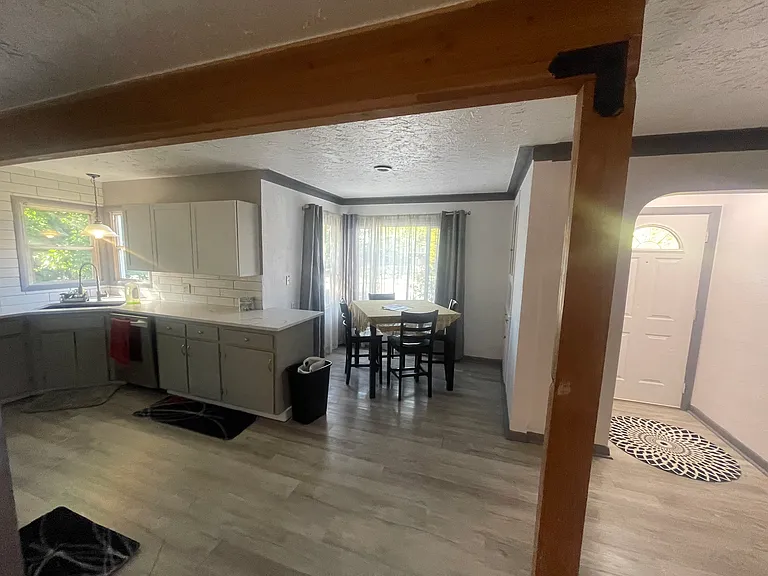 1166 Market St NE — Photo 3