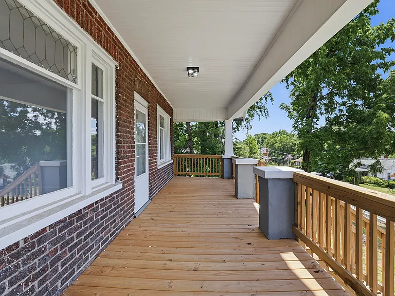 1115 Grayson Ave NW — Photo 2