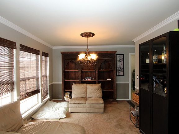 3rd image of 1709 Cunningham Ln