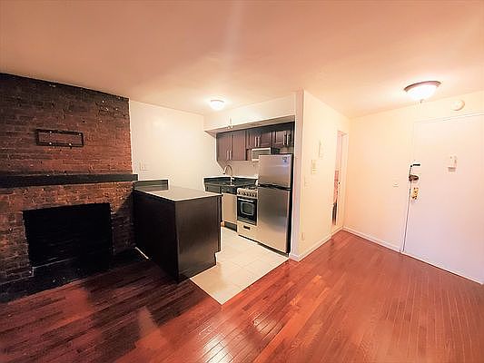 2nd image of 32 W 83rd St #1A