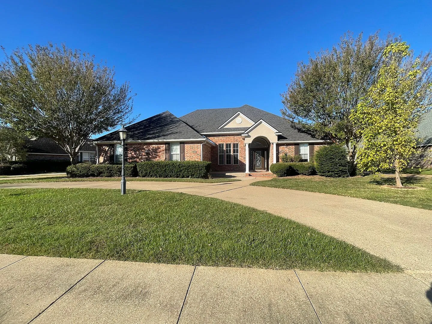 Stunning Gated Home Located in Brunswick Place — Photo 1