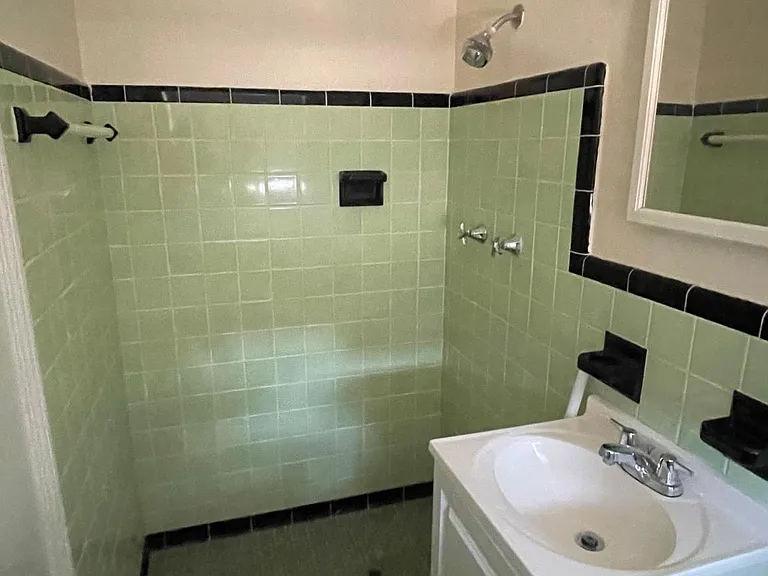 435 12th Ave NE #5 — Photo 7