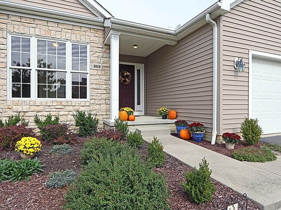 3rd image of 808 Gallop Ln