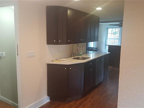 4th image of 31 Emmalon Ave