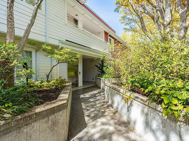 Madrona Court — Photo 15