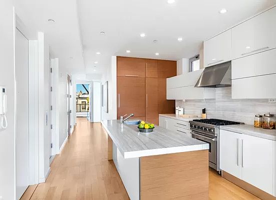 4th image of 223 W 135th St APT 4