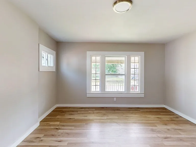 134 N Arlington St — Photo 12