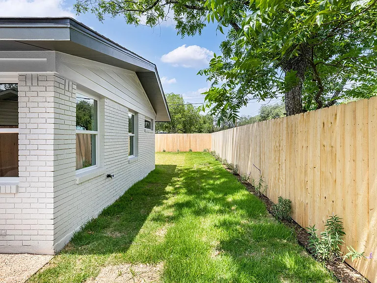 4501 Packsaddle Rd — Photo 34