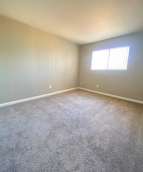 Lincoln Village Apartments — Photo 43