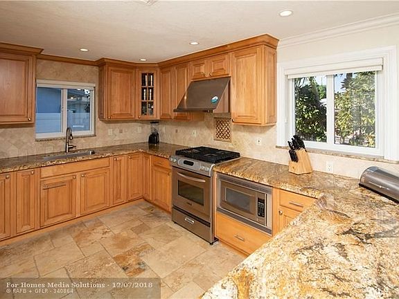 5th image of 2381 SE 12th St