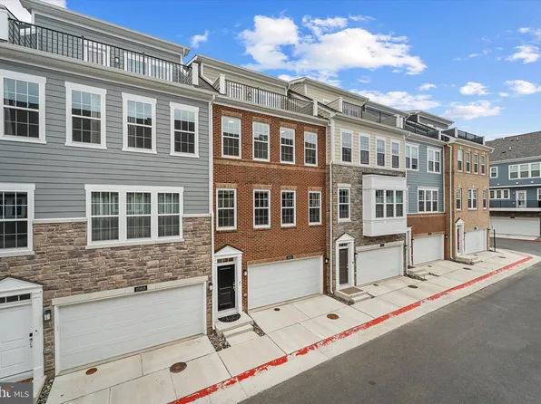 10820 Willow Ter, Fairfax, VA 22030