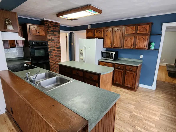 344 Katahdin Ave, Millinocket, ME 04462