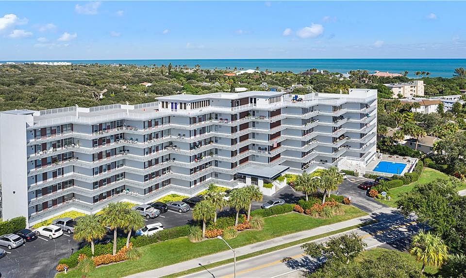 1st image of 935 E Causeway Blvd