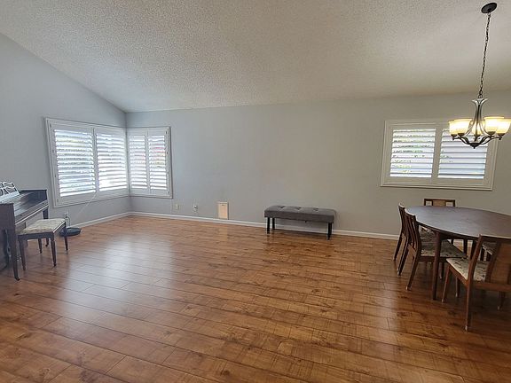 4th image of 13422 Entreken Ave