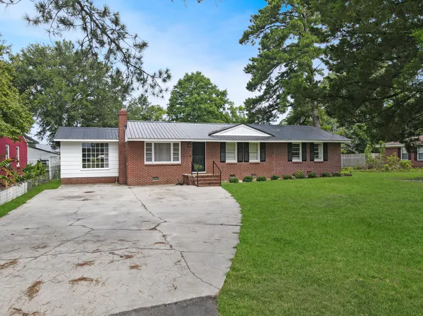 11 N Olive St, Andrews, SC 29510