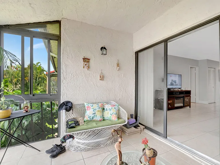 21214 Lago Cir #8F — Photo 31