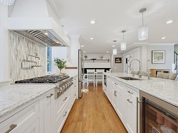 3rd image of 19 Walnut St