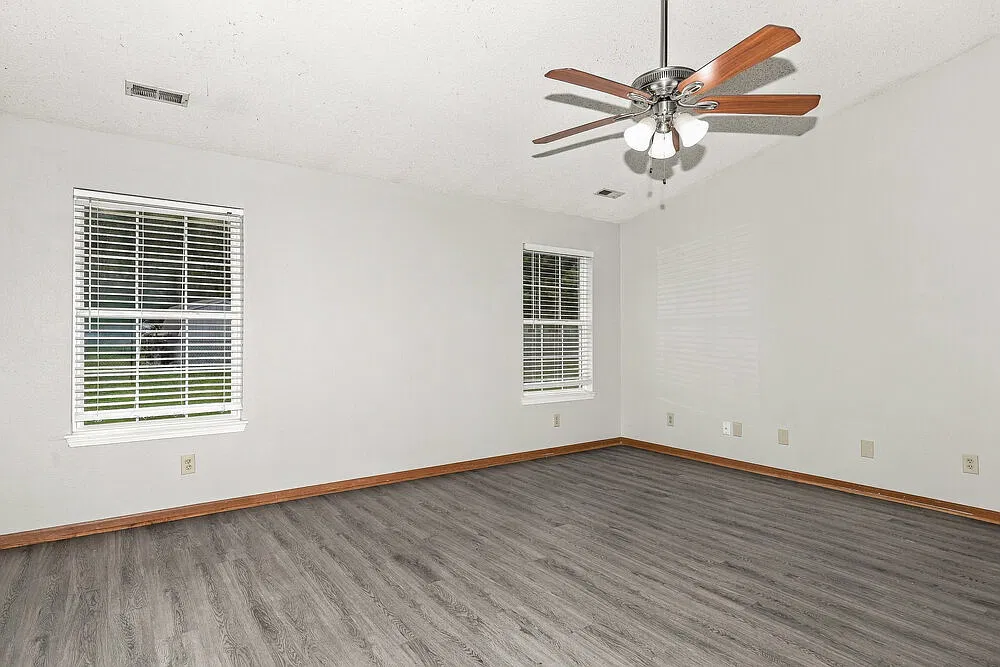3 bed, 2.0 bath, 1248 sqft, $1,620 — Photo 4